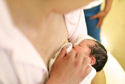 新生児の授乳
